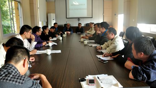 吳彩洪董事長等到永春分公司征求民主生活會職工意見與建議。（陳宏金）[2].jpg