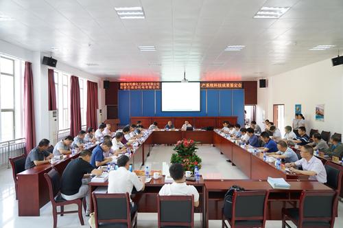 海峽科化龍巖分公司“SGR-FL型乳化炸藥生產(chǎn)系統(tǒng)”順利通過國家工信部科技成果鑒定。圖為鑒定會現(xiàn)場。鄧義楨攝.jpg