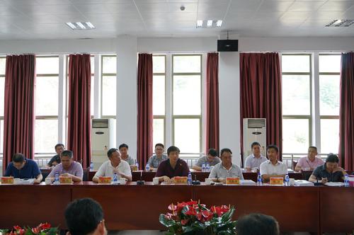 海峽科化龍巖分公司“SGR-FL型乳化炸藥生產(chǎn)系統(tǒng)”順利通過國家工信部科技成果鑒定。圖為工信部李維嘉巡視員對本次鑒定會進(jìn)行總結(jié)。鄧義楨 攝.jpg