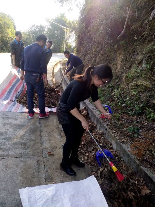 劉敏：永春分公司黨委組織全體黨員清理防洪溝。.jpg