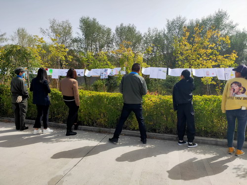 青海海西東諾化工有限公司在生產(chǎn)車間舉辦“質(zhì)量月”職工漫畫展現(xiàn)場(chǎng)_調(diào)整大小.jpg