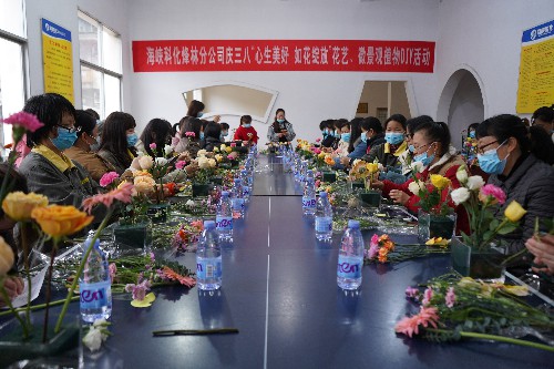 烽林連珂瑩：烽林分公司舉辦慶“三八”花藝、微景觀植物DIY活動(dòng)2~1.jpg