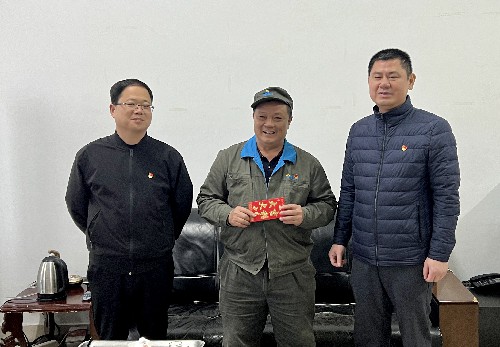謝顏果：海科公司副總經(jīng)理祁忠清走訪慰問龍巖分公司困難黨員~1.jpg