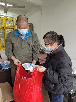 海科永春 孫巧�?用心做好“娘家人�?海峽科化永春分公司工會關(guān)愛“再行動�? (2)~1.jpg