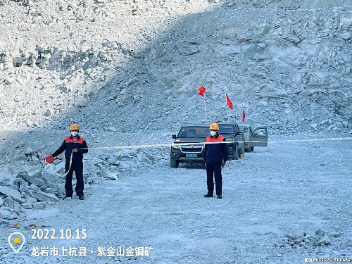 富興建設(shè)公司+林敏�?富興建設(shè)上杭分公司開展露采民爆物品反恐防盜搶現(xiàn)場處置方案演練~1.jpg