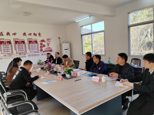 格式工廠(chǎng)海峽科化公司黨委書(shū)記、董事長(zhǎng)吳彩洪到福安市城陽(yáng)鎮(zhèn)仙嶺村調(diào)研鄉(xiāng)村振興工作并慰問(wèn)駐村干部4.jpg