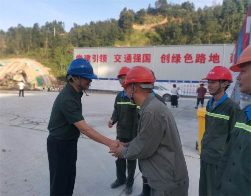 格式工廠民化建設(shè) 郭建�?吳彩洪董事長實地調(diào)研政永高速III標(biāo)段東坑隧道爆破工程項目2.jpg