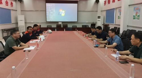 格式工廠富興建設(shè)公司 來慶�?吳彩洪在富興建設(shè)公司南安項(xiàng)目部與管理人員座談交流.jpg